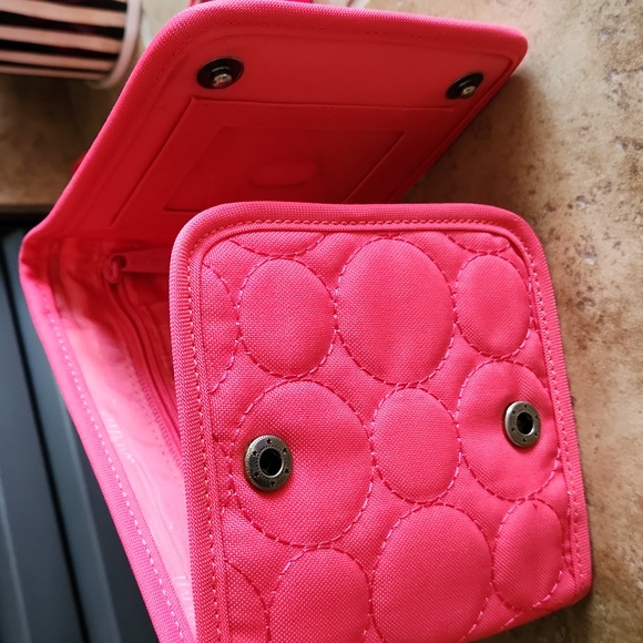 Thirty-One Vibrant Pink Quilted Crossbody Bag - Picture 7 of 12